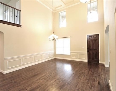 5070 Kerstyn Drive - Photo Thumbnail 4