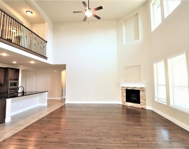 5070 Kerstyn Drive - Photo Thumbnail 8