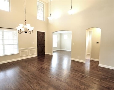 5070 Kerstyn Drive - Photo Thumbnail 5