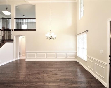 5070 Kerstyn Drive - Photo Thumbnail 3