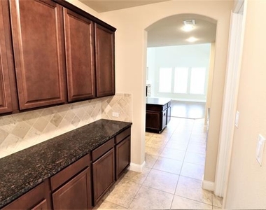 5070 Kerstyn Drive - Photo Thumbnail 17