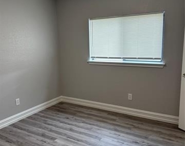 701 King Street - Photo Thumbnail 9