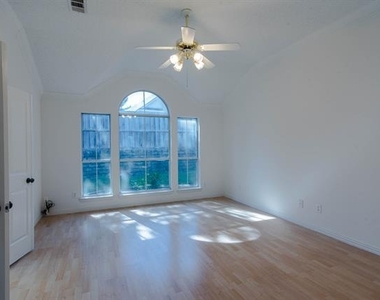 9321 Western Trail - Photo Thumbnail 12