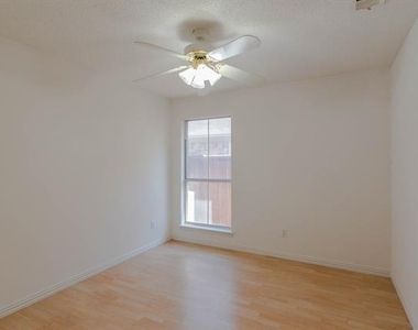 9321 Western Trail - Photo Thumbnail 18
