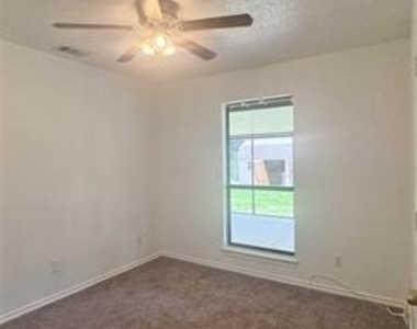 211 Anchor Lane - Photo Thumbnail 7