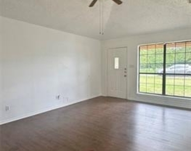211 Anchor Lane - Photo Thumbnail 1