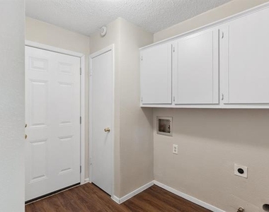 105 Wisteria Court - Photo Thumbnail 21