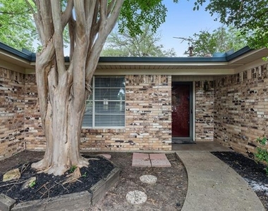 105 Wisteria Court - Photo Thumbnail 2