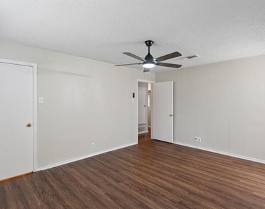 105 Wisteria Court - Photo Thumbnail 15