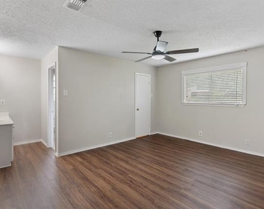 105 Wisteria Court - Photo Thumbnail 14