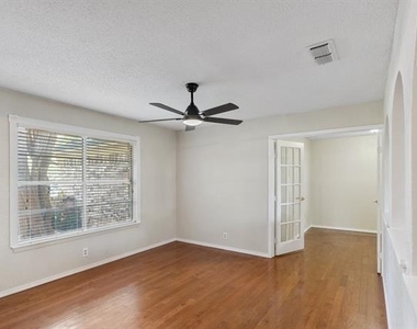 105 Wisteria Court - Photo Thumbnail 3