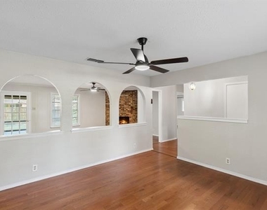 105 Wisteria Court - Photo Thumbnail 4