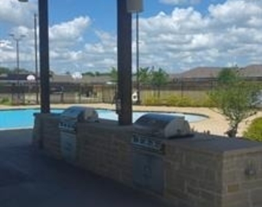 6310 Sandpiper Lane - Photo Thumbnail 13