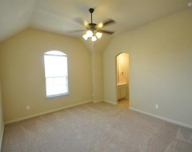 600 Falcon Drive - Photo Thumbnail 16