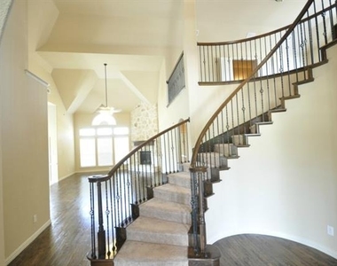 600 Falcon Drive - Photo Thumbnail 3