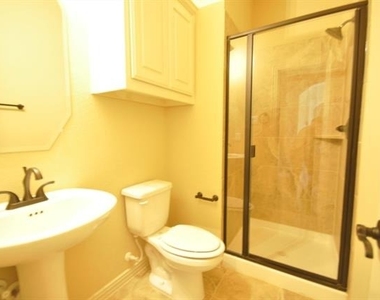 600 Falcon Drive - Photo Thumbnail 10