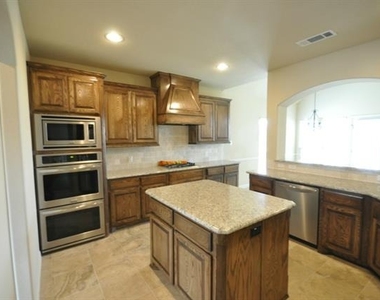 600 Falcon Drive - Photo Thumbnail 5