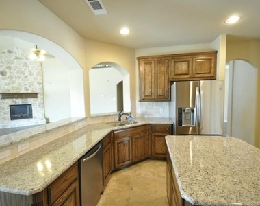 600 Falcon Drive - Photo Thumbnail 6