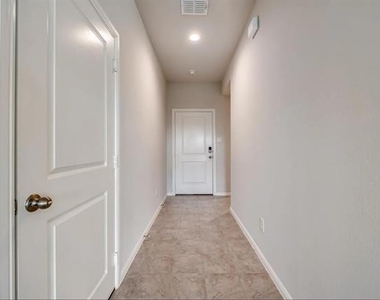 5901 Bull Creek Lane - Photo Thumbnail 5