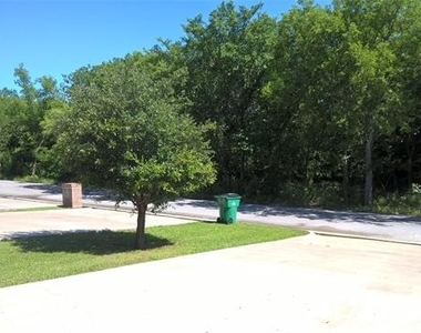 1305 Edison Avenue - Photo Thumbnail 7