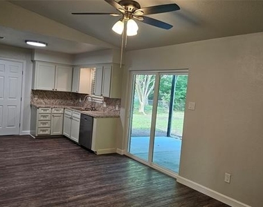 102 Cherokee Circle - Photo Thumbnail 3