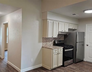 102 Cherokee Circle - Photo Thumbnail 4