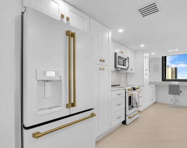 5380 N Ocean Drive - Photo Thumbnail 8