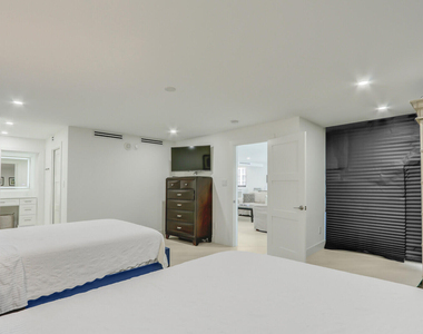5380 N Ocean Drive - Photo Thumbnail 24
