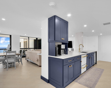 5380 N Ocean Drive - Photo Thumbnail 11