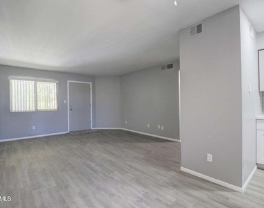 2220 W Dora Street - Photo Thumbnail 3