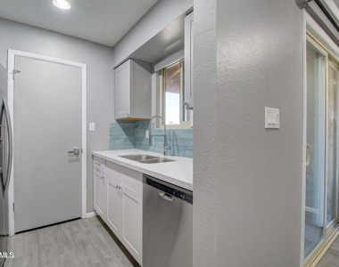 2220 W Dora Street - Photo Thumbnail 8