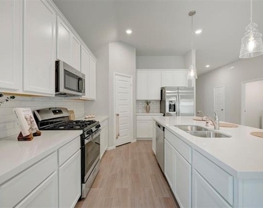 13121 Limestone Street - Photo Thumbnail 5