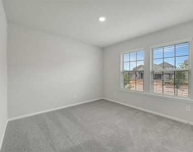 13121 Limestone Street - Photo Thumbnail 7