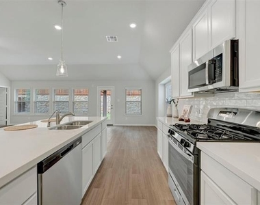 13121 Limestone Street - Photo Thumbnail 4