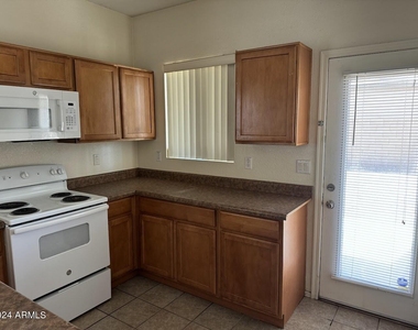 9401 W Berkeley Road - Photo Thumbnail 4