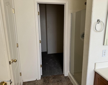 9401 W Berkeley Road - Photo Thumbnail 20
