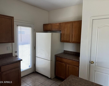 9401 W Berkeley Road - Photo Thumbnail 6