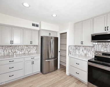 4111 N 87th Place - Photo Thumbnail 18
