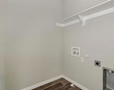 3121 Lumber Street - Photo Thumbnail 8