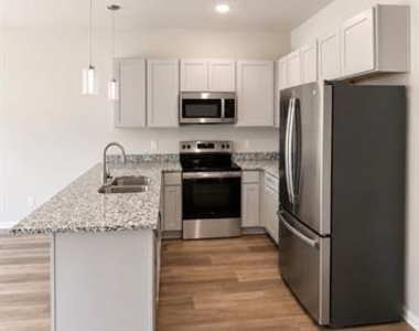 3121 Lumber Street - Photo Thumbnail 2