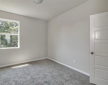 3121 Lumber Street - Photo Thumbnail 7