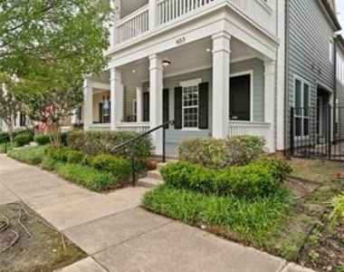 465 Travis Street - Photo Thumbnail 1