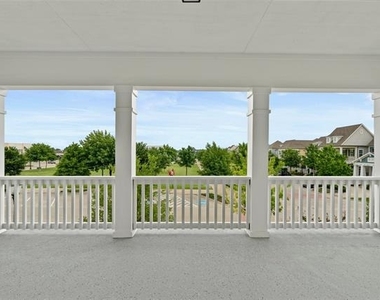 465 Travis Street - Photo Thumbnail 7