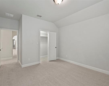 465 Travis Street - Photo Thumbnail 13