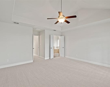465 Travis Street - Photo Thumbnail 12