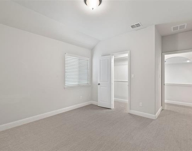465 Travis Street - Photo Thumbnail 14