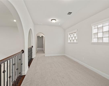 465 Travis Street - Photo Thumbnail 11