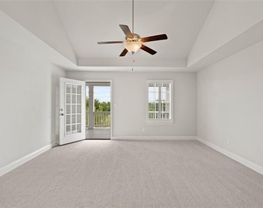 465 Travis Street - Photo Thumbnail 6