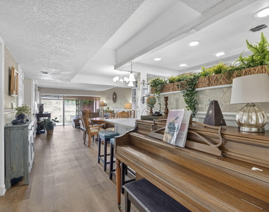 5617 Nw 16th Street - Photo Thumbnail 2