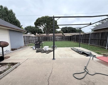 5229 Goodman Drive - Photo Thumbnail 11